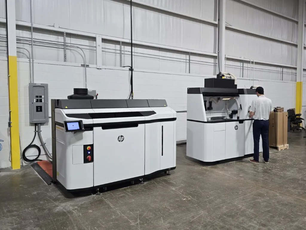 HP Jet Fusion 5200 3D printer in operation at Kinetyc manufacturing facility.